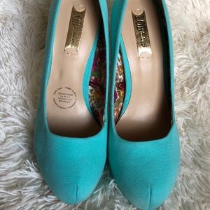 Turquoise pumps